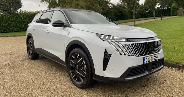 New Peugeot 5008 hybrid, Electric Driving With No Plugging In!
