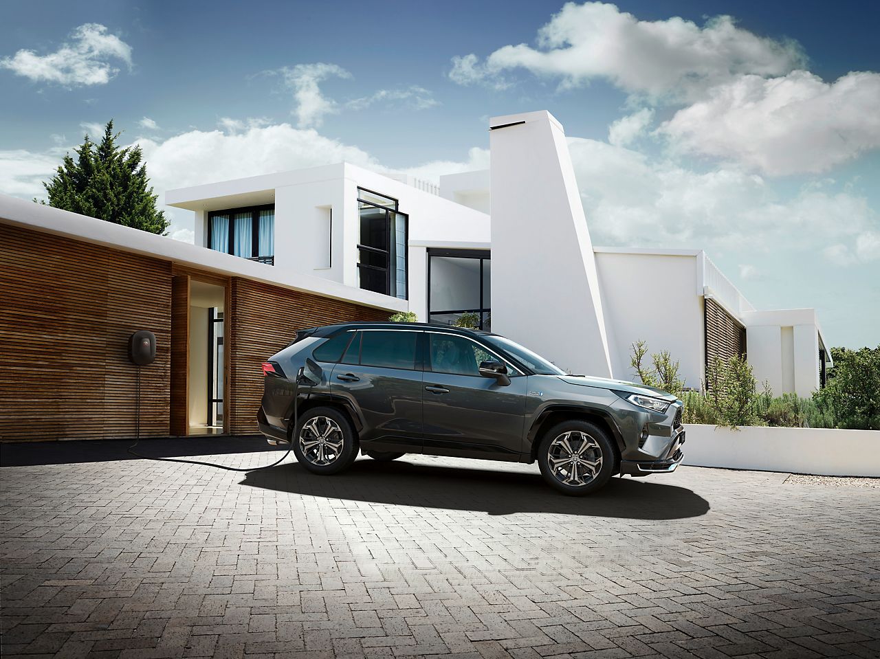 Latest Plug-In Toyota RAV4. Does this PHEV deliver?