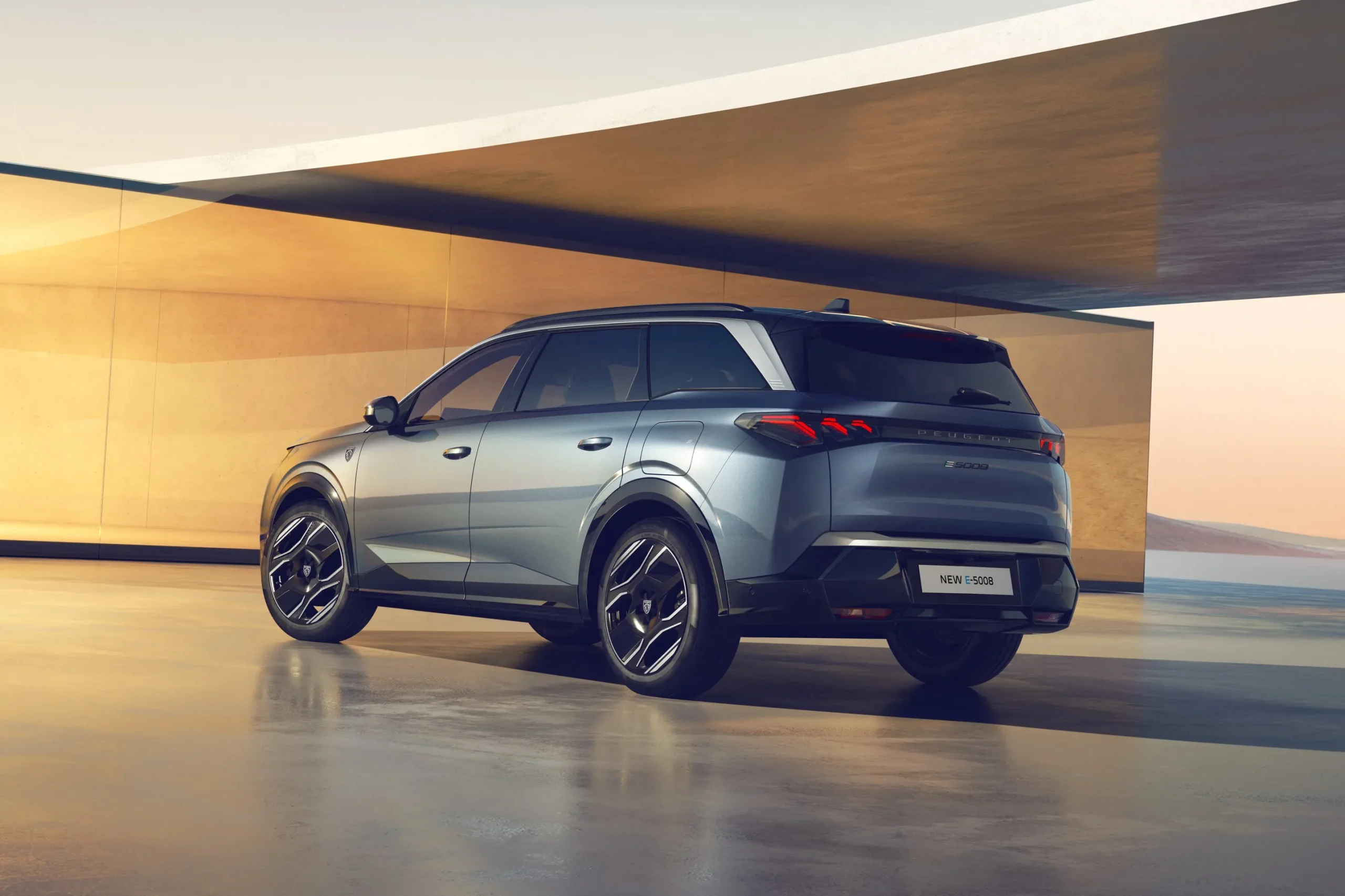 New Peugeot 5008 Offers Seven Seats and lots of practicality.