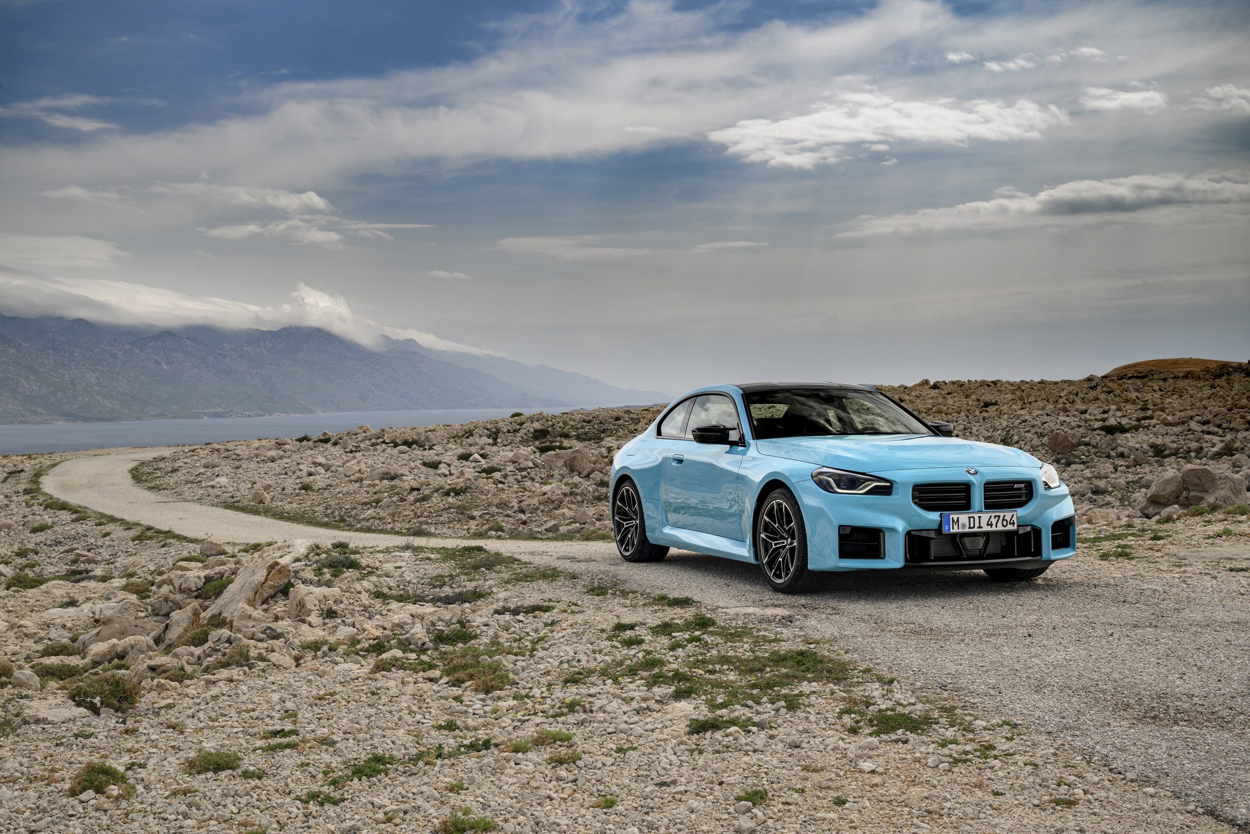 The sporty BMW M2 will now also be offered with all wheel drive.