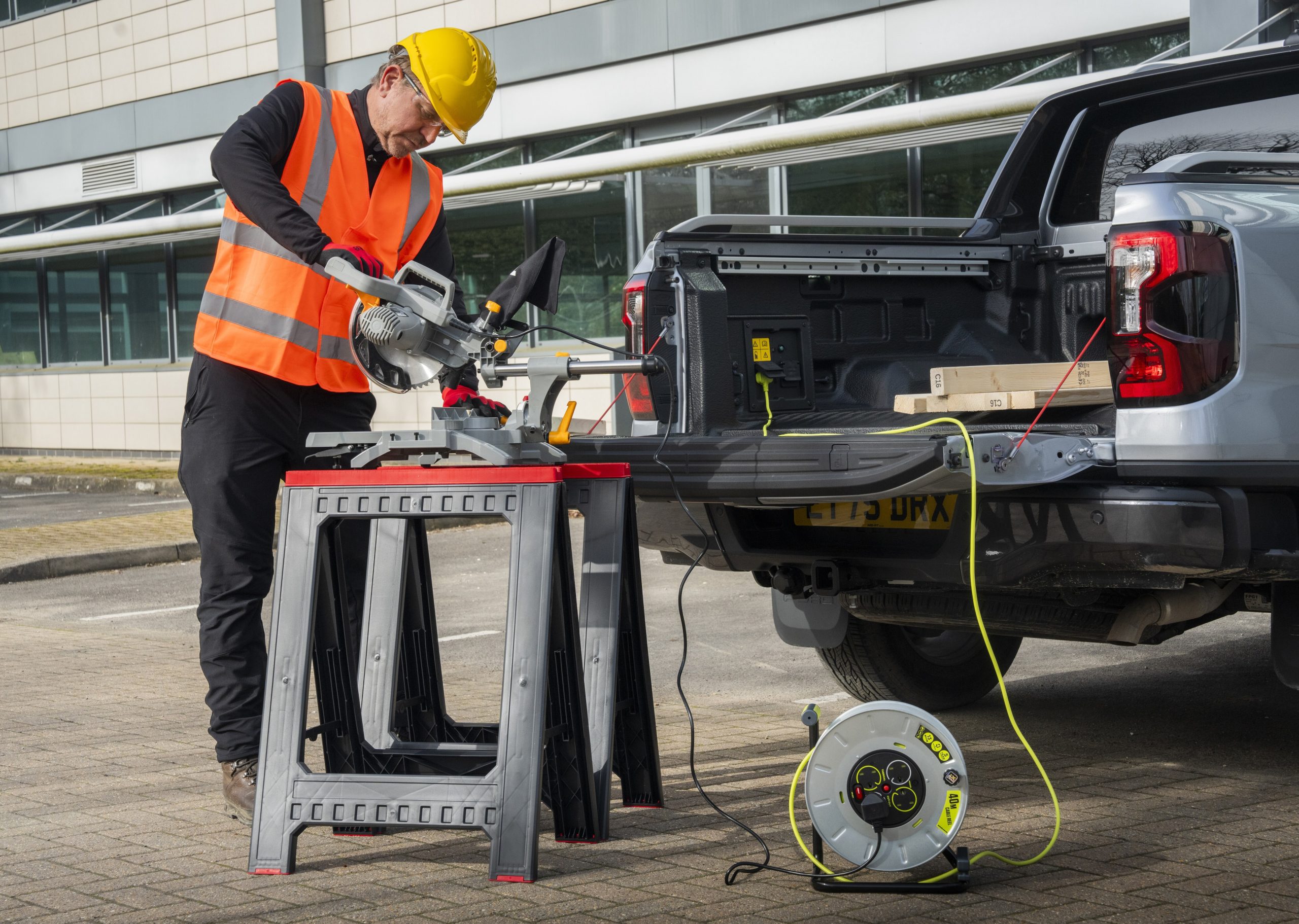 New research findings from Ford prove that the Ford Ranger Plug-In Hybrid’s Pro Power Onboard function can provide a cleaner, cheaper and more practical alternative to a traditional petrol generator for many commercial customers.