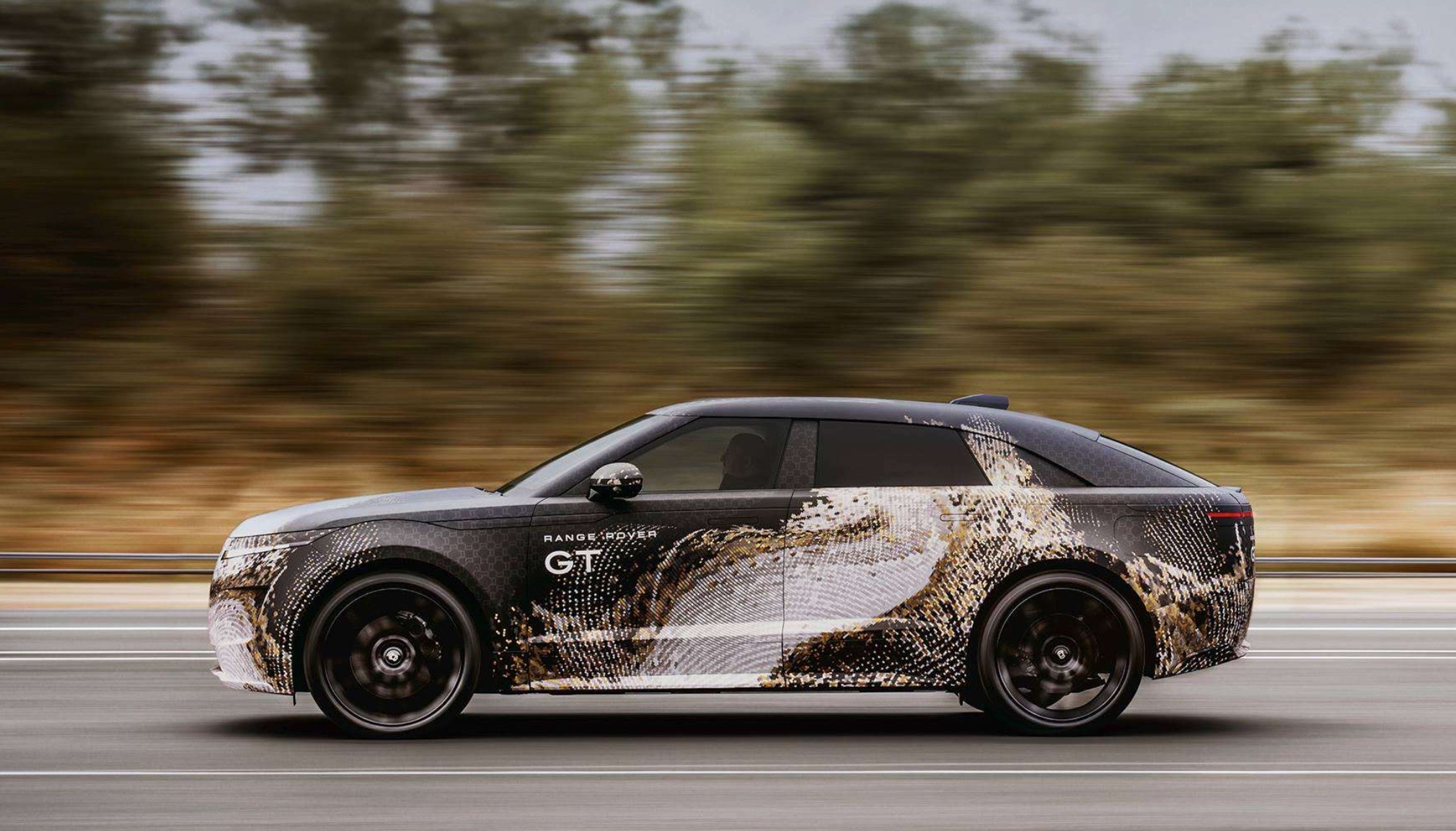 RANGE ROVER PREVIEWS FIFTH MEMBER OF THE FAMILY: INTRODUCING RANGE ROVER GT