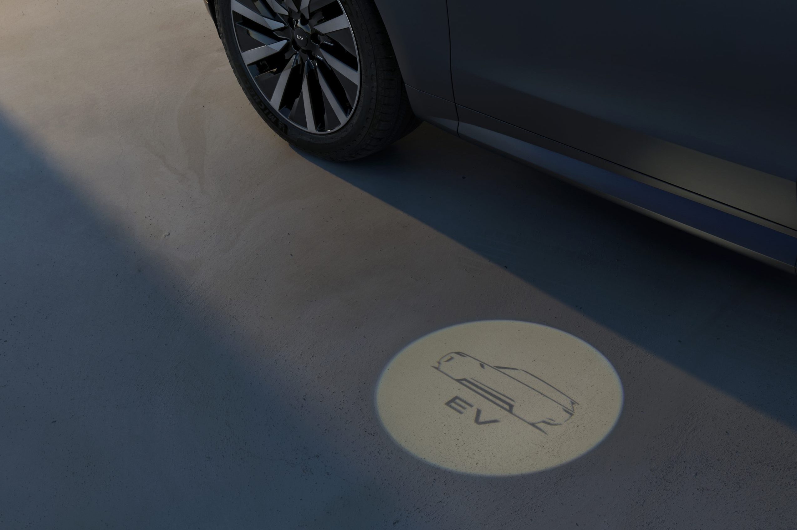 INTRODUCING RANGE ROVER SPORT ELECTRIC: THE PINNACLE OF SPORTING LUXURY