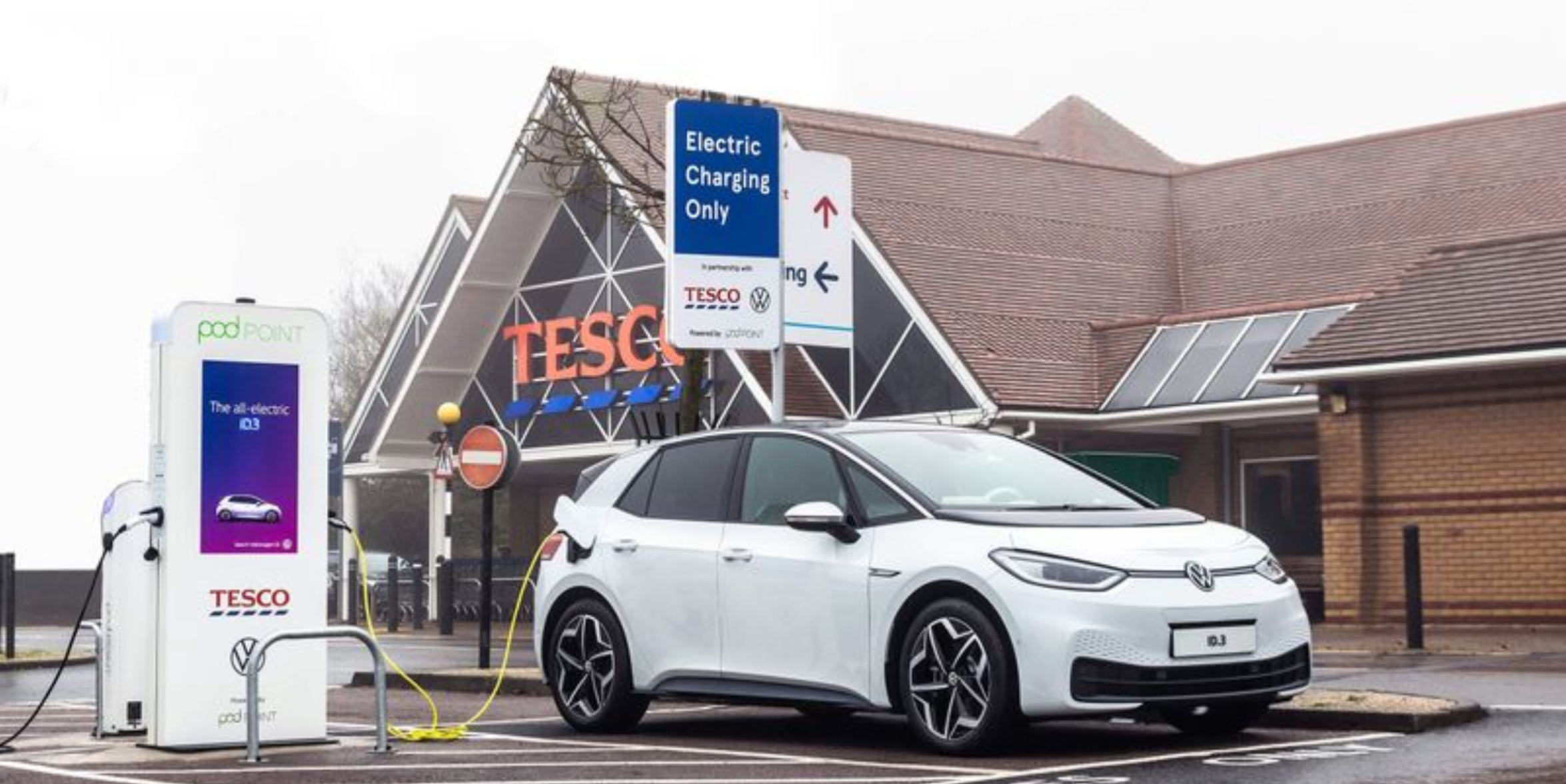 MAKING THE SWITCH TO ELECTRIC? WHAT DRIVERS NEED TO KNOW ABOUT EV INSURANCE