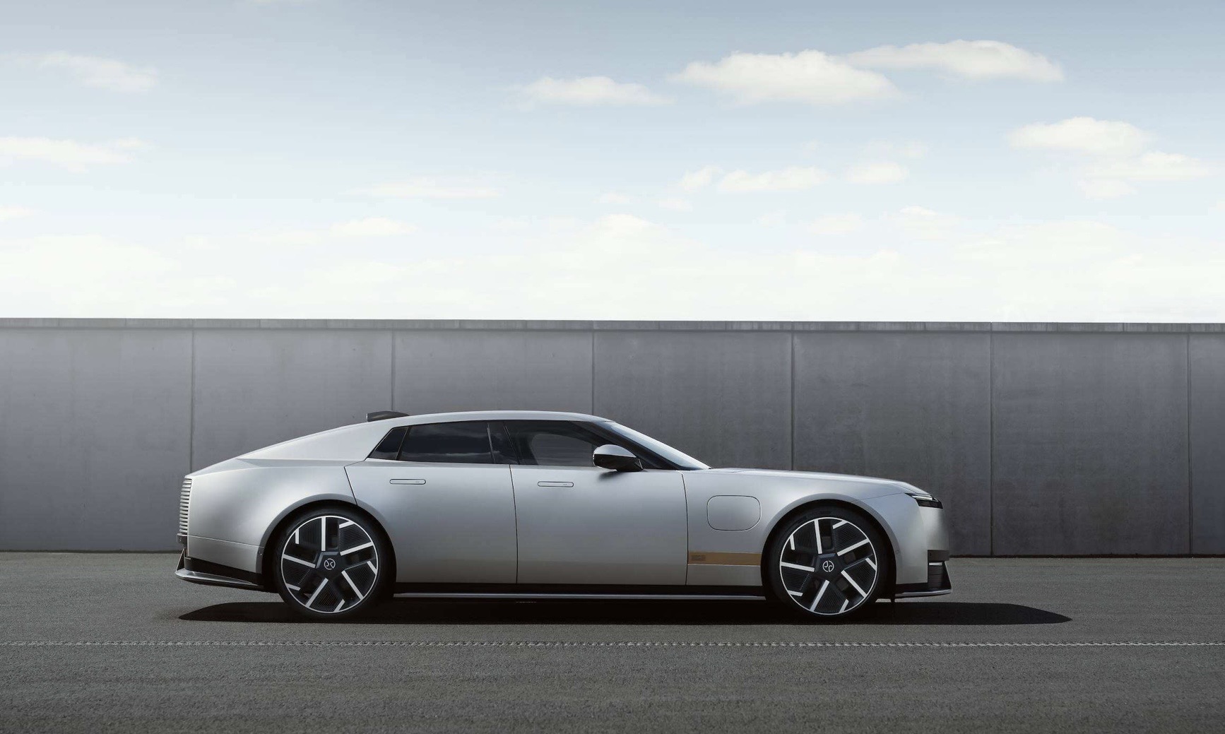 JAGUAR ANNOUNCES PARTNERSHIP WITH DUBLIN GALLERY WEEKEND TO CELEBRATE THE HIGHLY ANTICIPATED LAUNCH OF TYPE 01